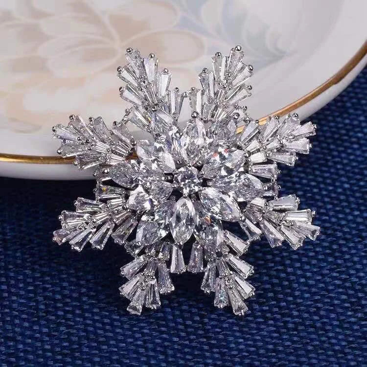 Elegant Temperament Snowflake Brooch Full Diamond Gold Plated Brooches Women Wholesale Exquisite Metal Designer Luxury Brooch