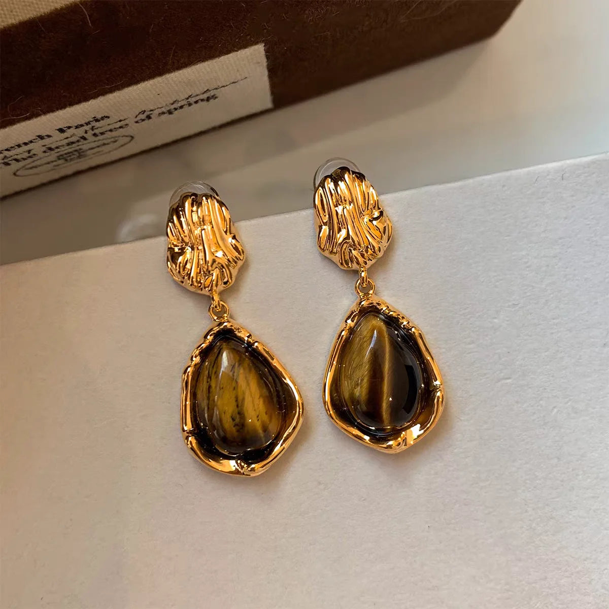 New Trendy Brass Plated 18K Gold Natural Tiger Eye Pendant Earrings Unisex Jewelry for Party Occasion Factory Wholesale