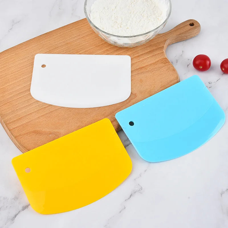 Household Bakery Use Cooking Tool Pizza Quality Pastry Plastic Round Dough Scraper