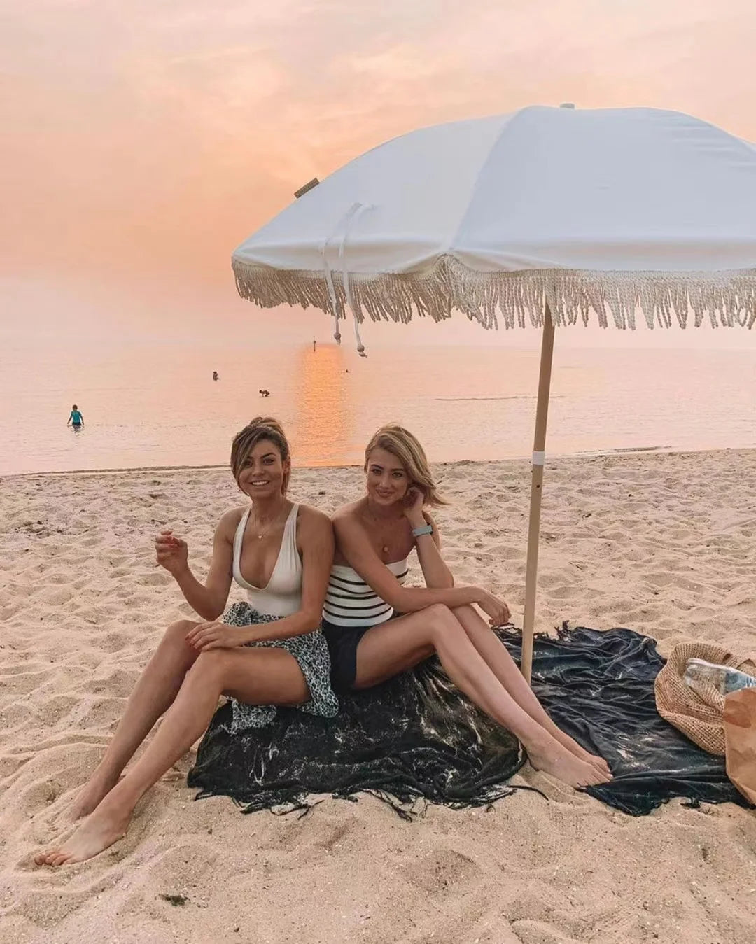 Hot Sale Outdoor Portable Fold Custom Design Large Parasol Patio Pool Sun Umbrella for the Beach