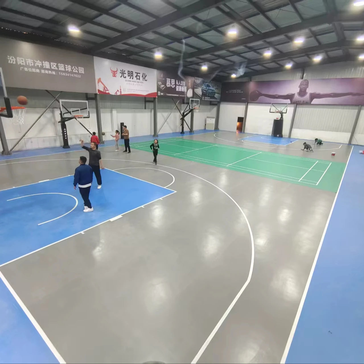 Enlio 5.5mm PVC Multi-Sport Safety Floor Tiles - Anti-Slip Garnet Textured Surface for Badminton Table Tennis & Home Gym Courts