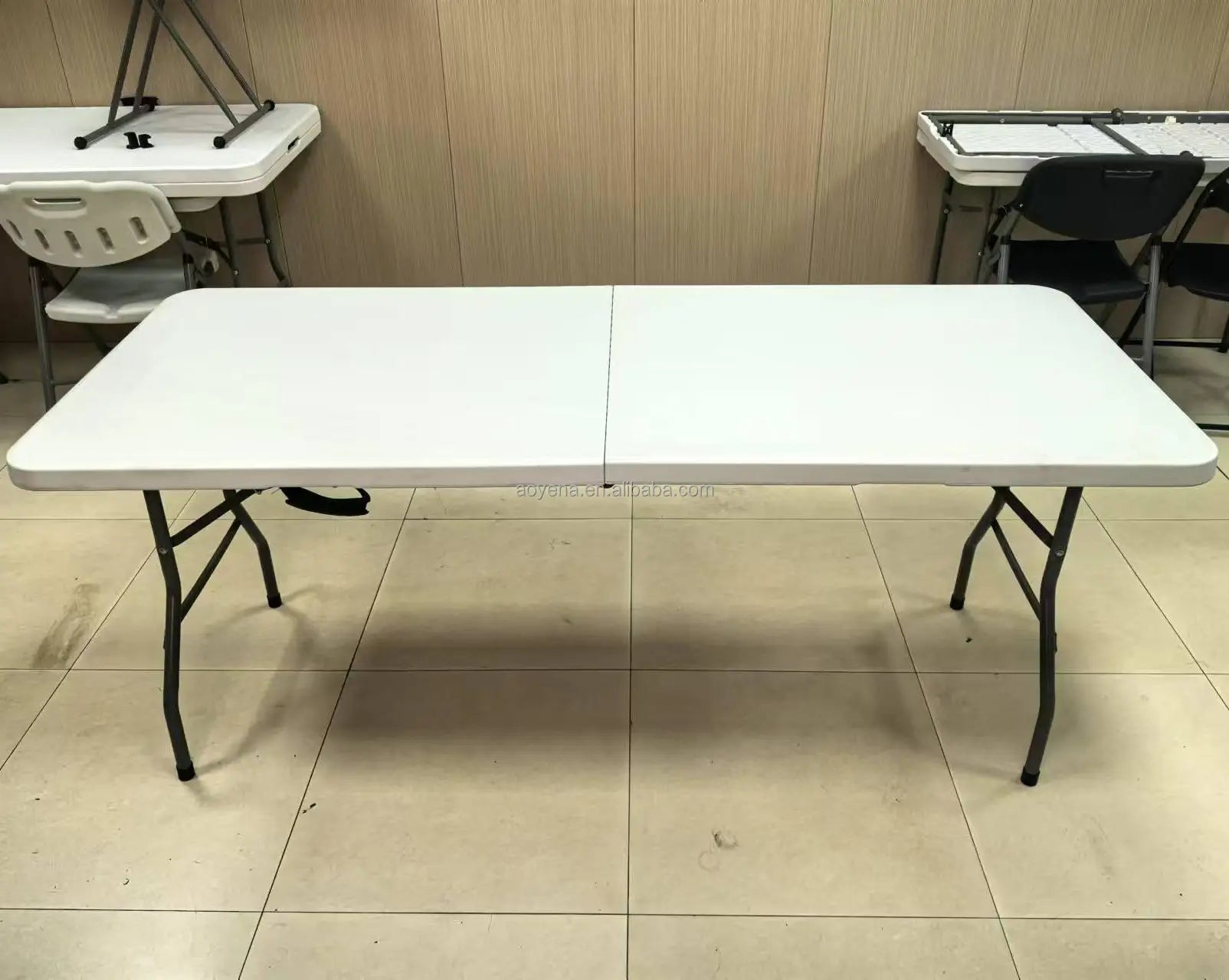 High-quality 6ft HDPE Plastic Rectangle Folding Table for Outdoor Wedding Parties and Restaurant Use