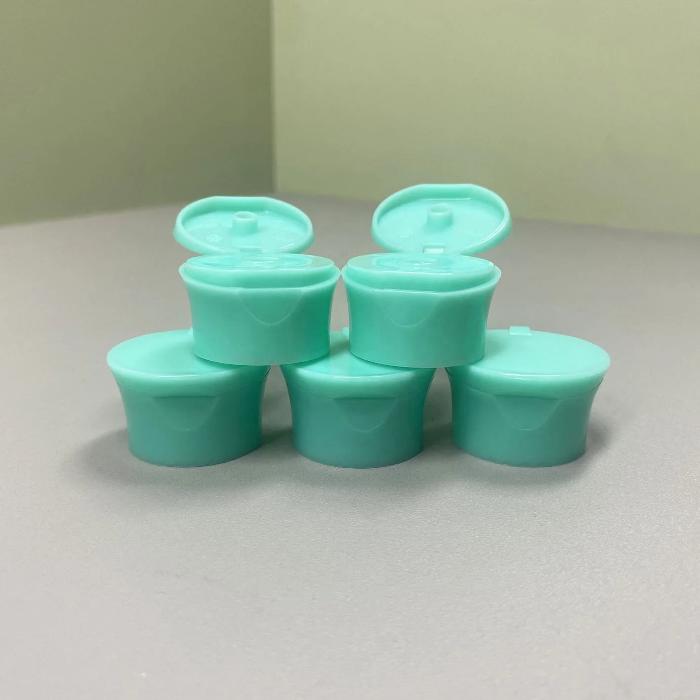 New Design Glossy PP Lids 24mm 410 Crown Snap Top Cap Flip Cap for Plastic Cosmetic Bottle