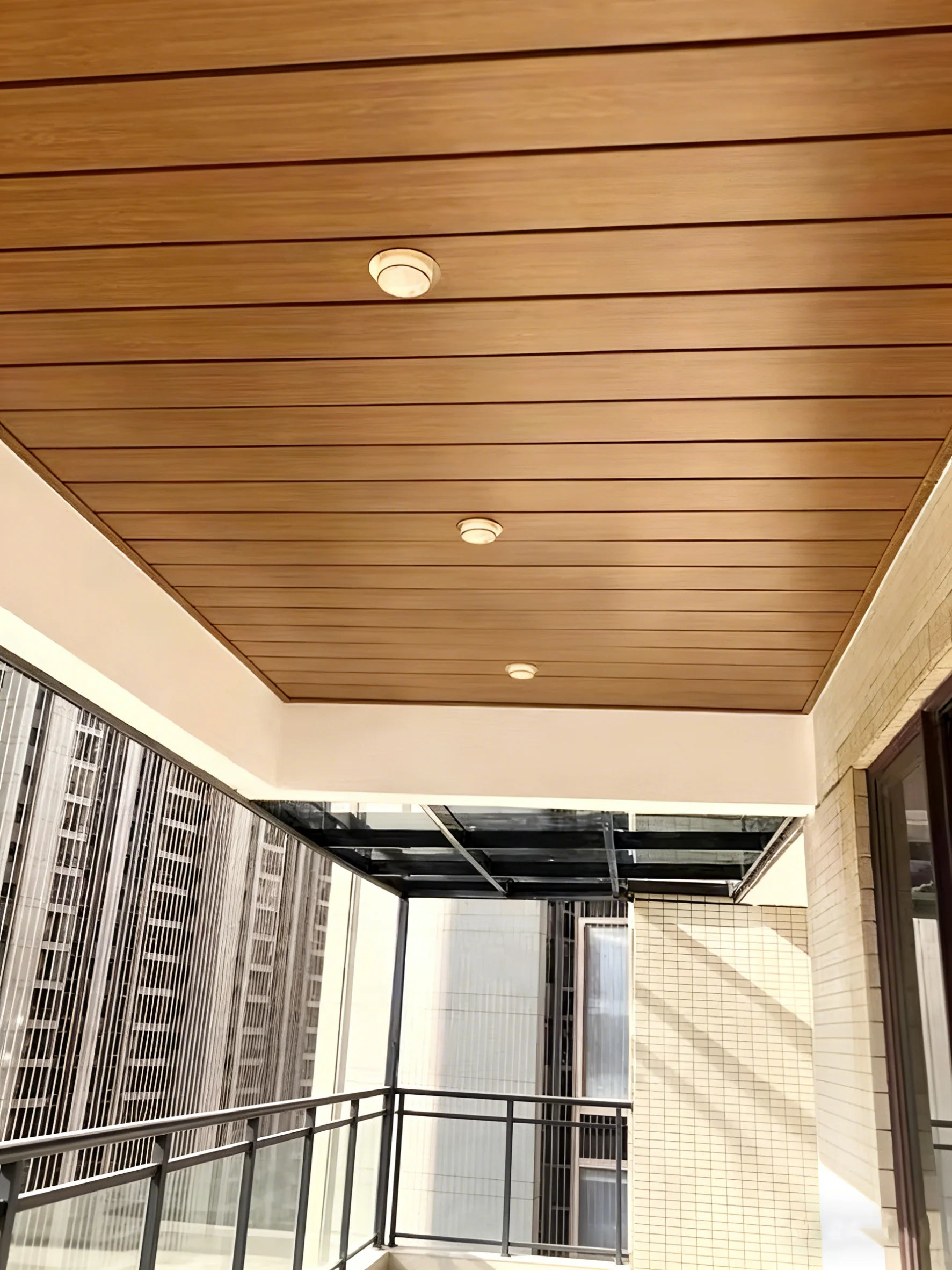 Faux Wood Grain Aluminum Strip Ceiling Panels Waterproof Fireproof Sound-Absorbing Integrated Ceiling System for Bathroom Hotel