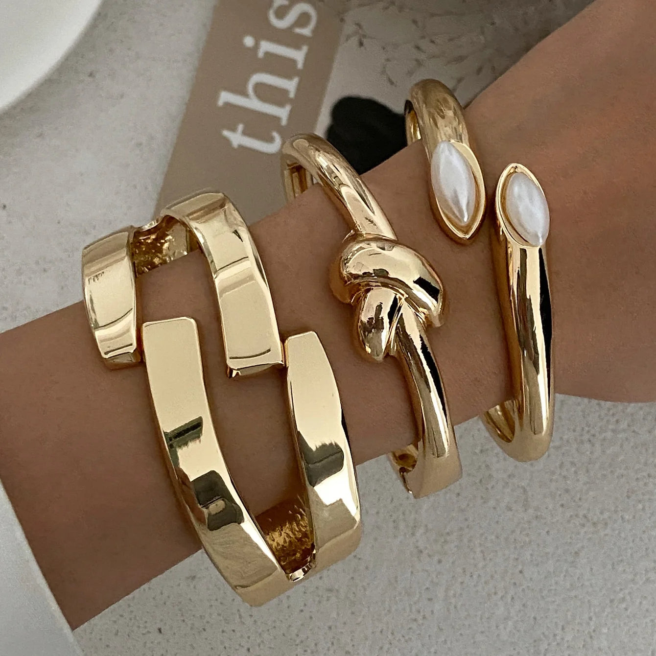 3Pcs/Set Exaggerated Imitated Pearl Smooth Bangle Bracelet for Women Trendy Ladies Cuff Bracelet Set Fashion Jewelry Accessories