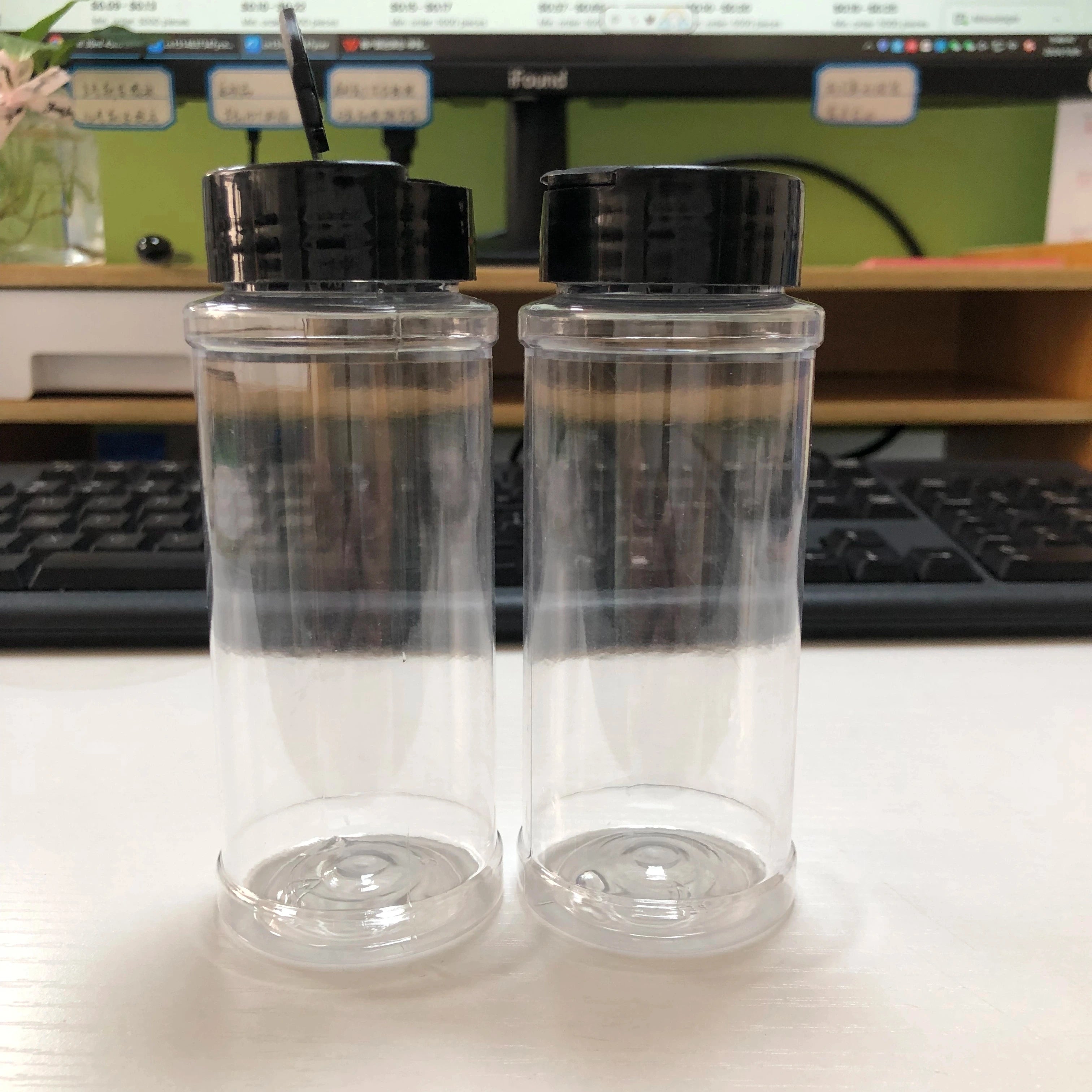 Wholesale PET Plastic Spice Bottle with Kitchen Storage Container Seasoning Bottle Salt Pepper Bottle