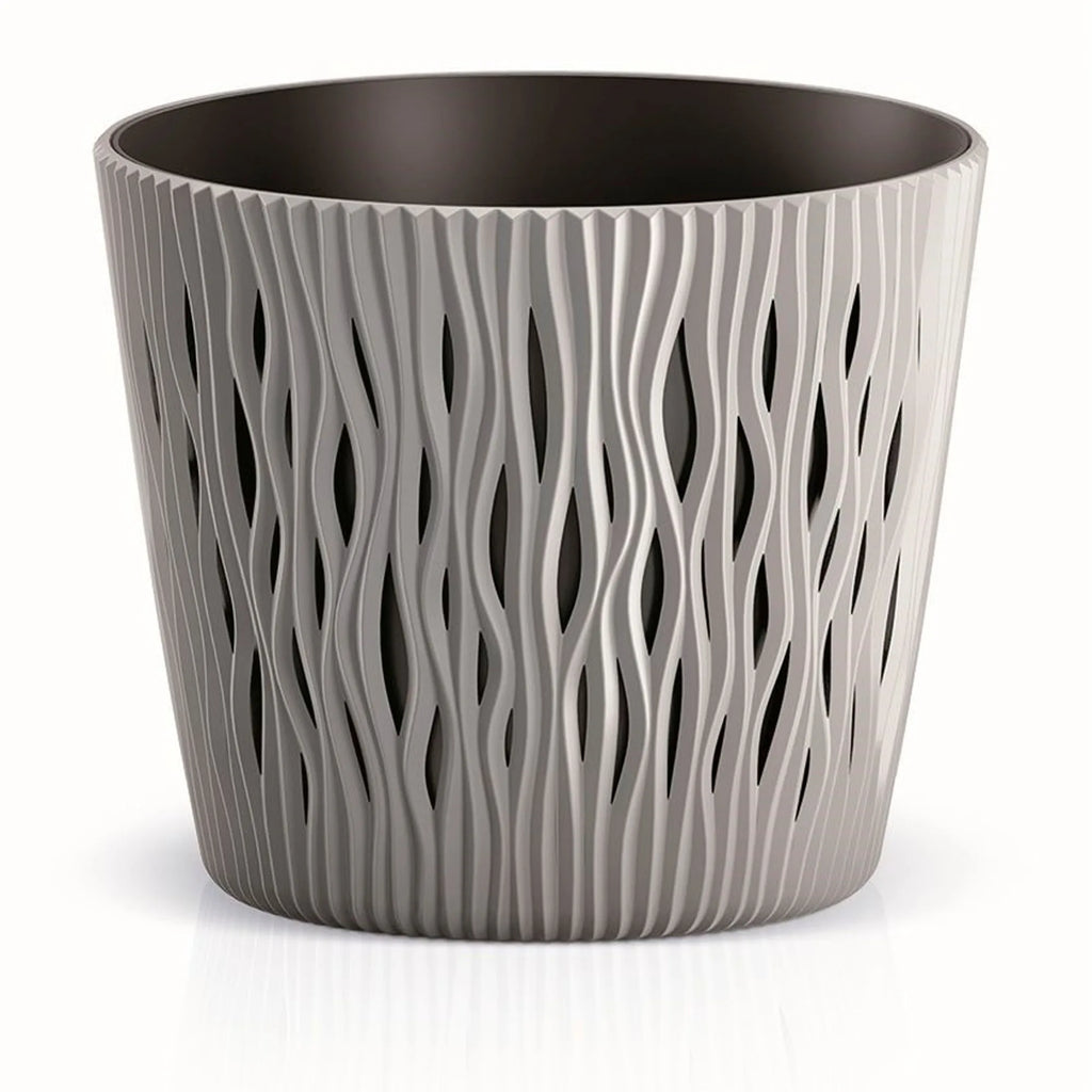 Sandy Round plastic flower pot in grey 15.8 (length) x 15.8 (width) x 13.8 (height) cm