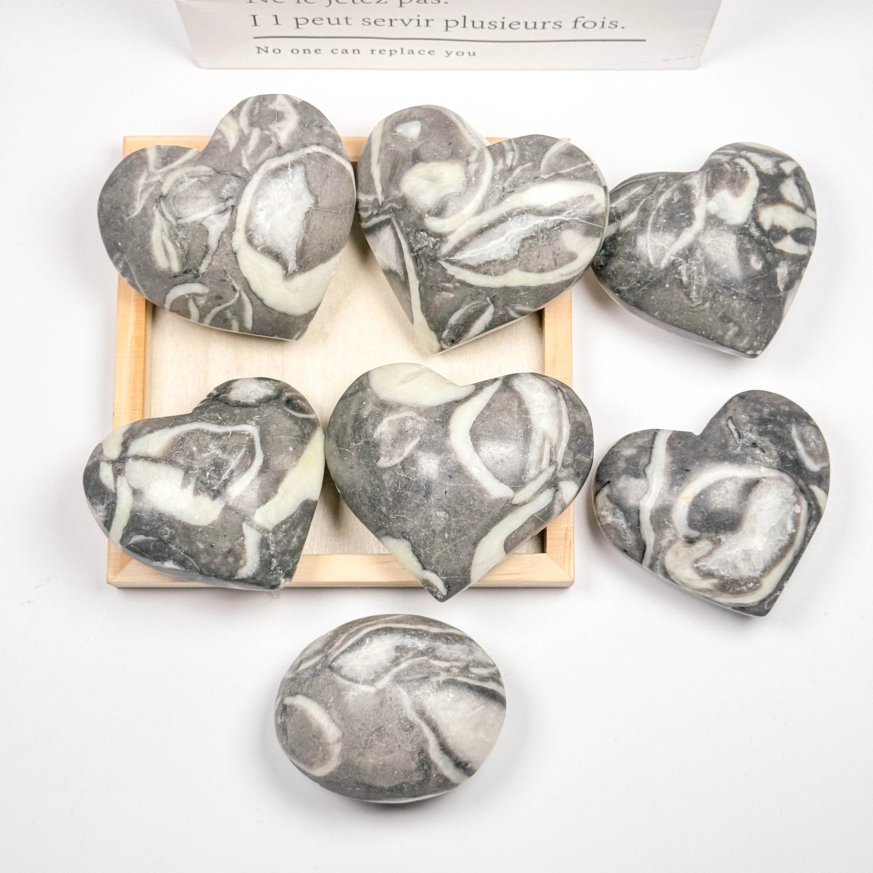 Amazing Natural Simi-Precious Heart Shaped Crystal Craft Polished Sea Shell Stones Energy Palm Stone for Gifts Decoration