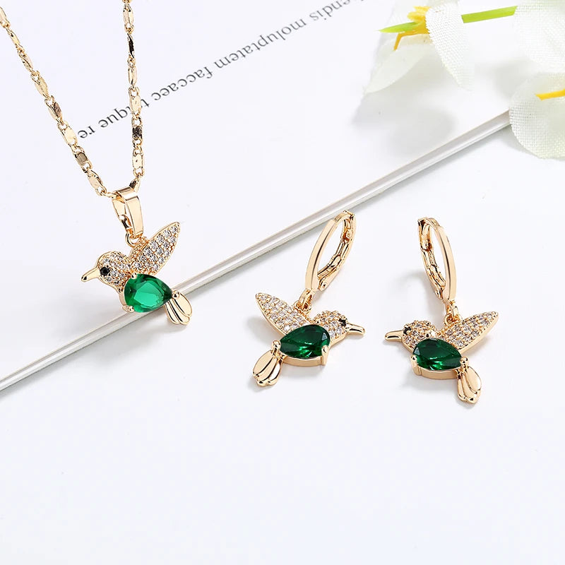 Factory Direct 18k Gold Plated Brass Beauty Dazzling Cubic Zirconia Animal Bird Hummingbird Earring and Necklace Jewelry Set