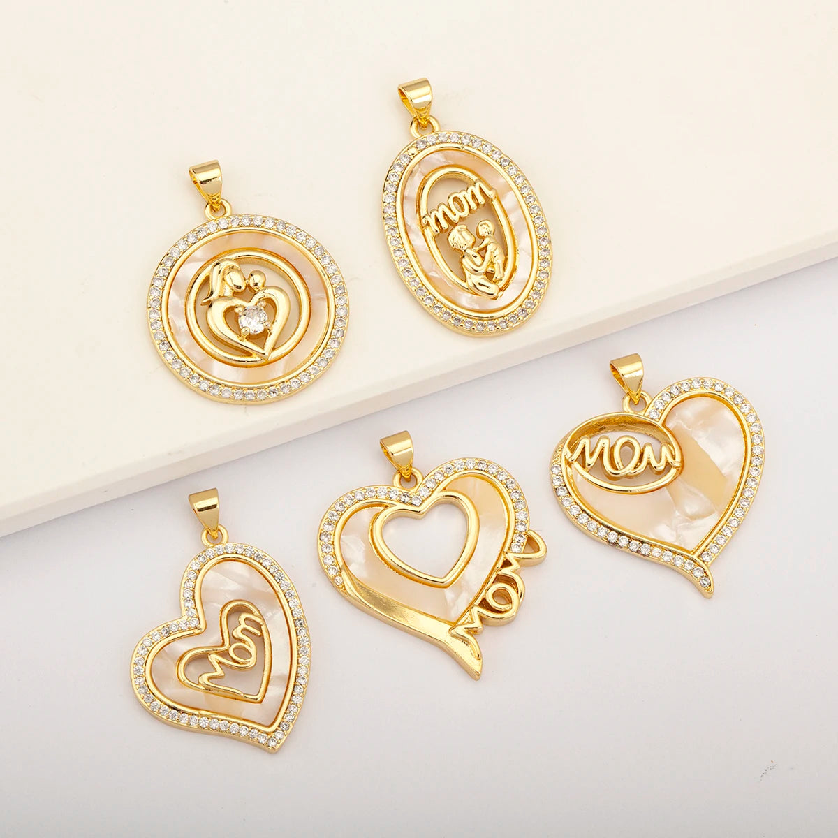 QIKU Wholesale Trendy Copper Gold-Plated Heart MOM Charms with Zircon for DIY Jewelry Making