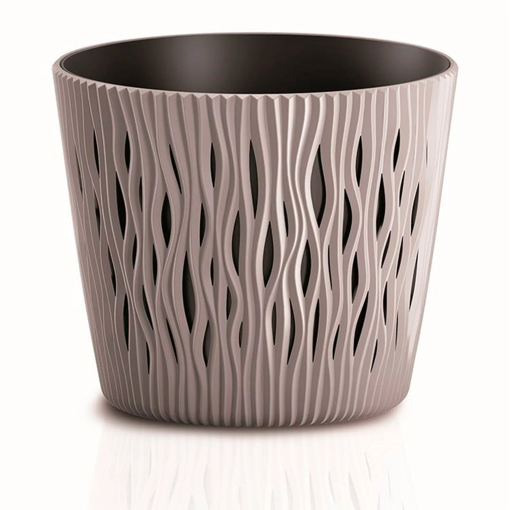Sandy Round plastic pot in mocha color 15.8 (length) x 15.8 (width) x 13.8 (height) cm