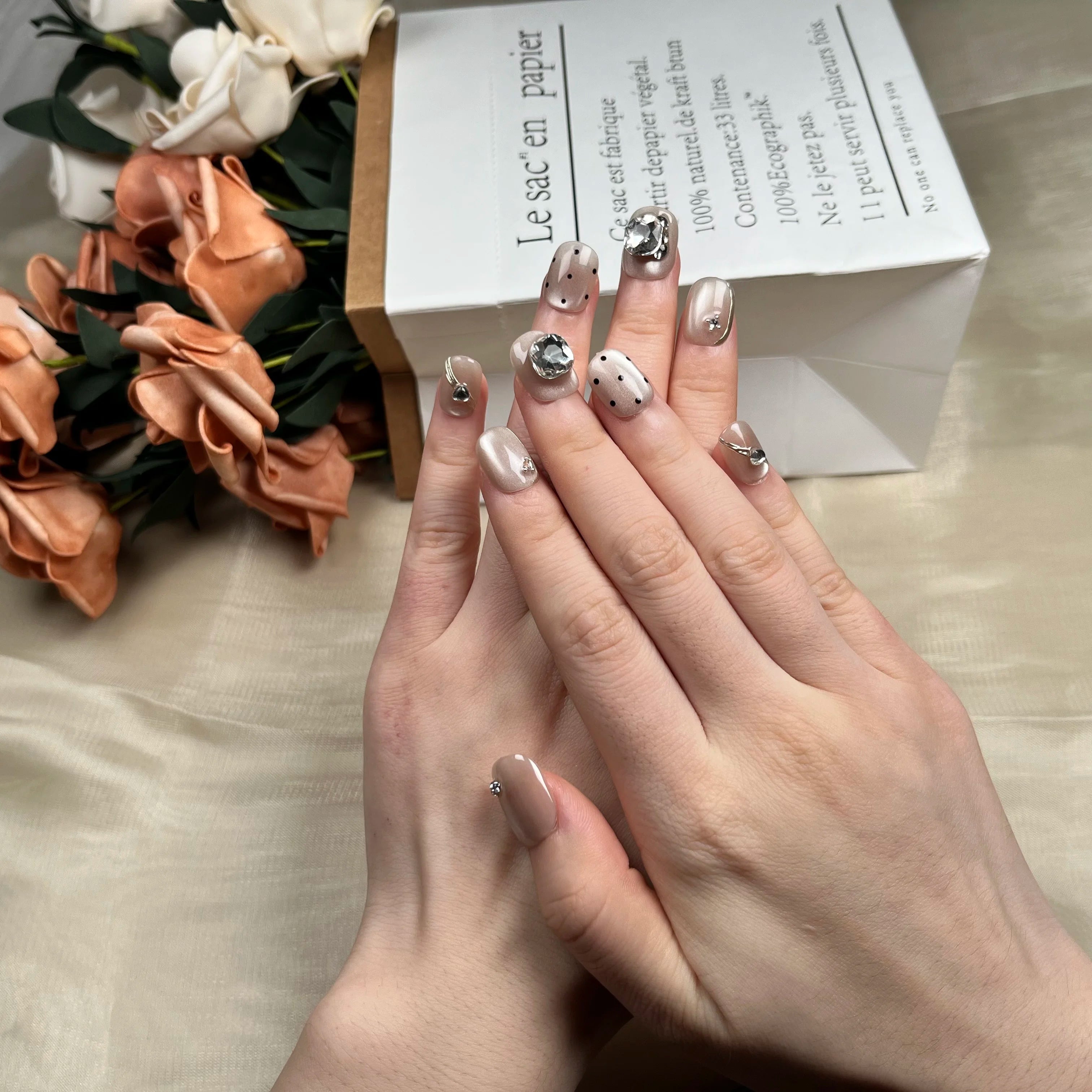 Low MOQ Handmade False Nails Press on Stick on Almond Luxury Artificial Fingernails With 3D Rhinestones Acrylic Nail Supplies