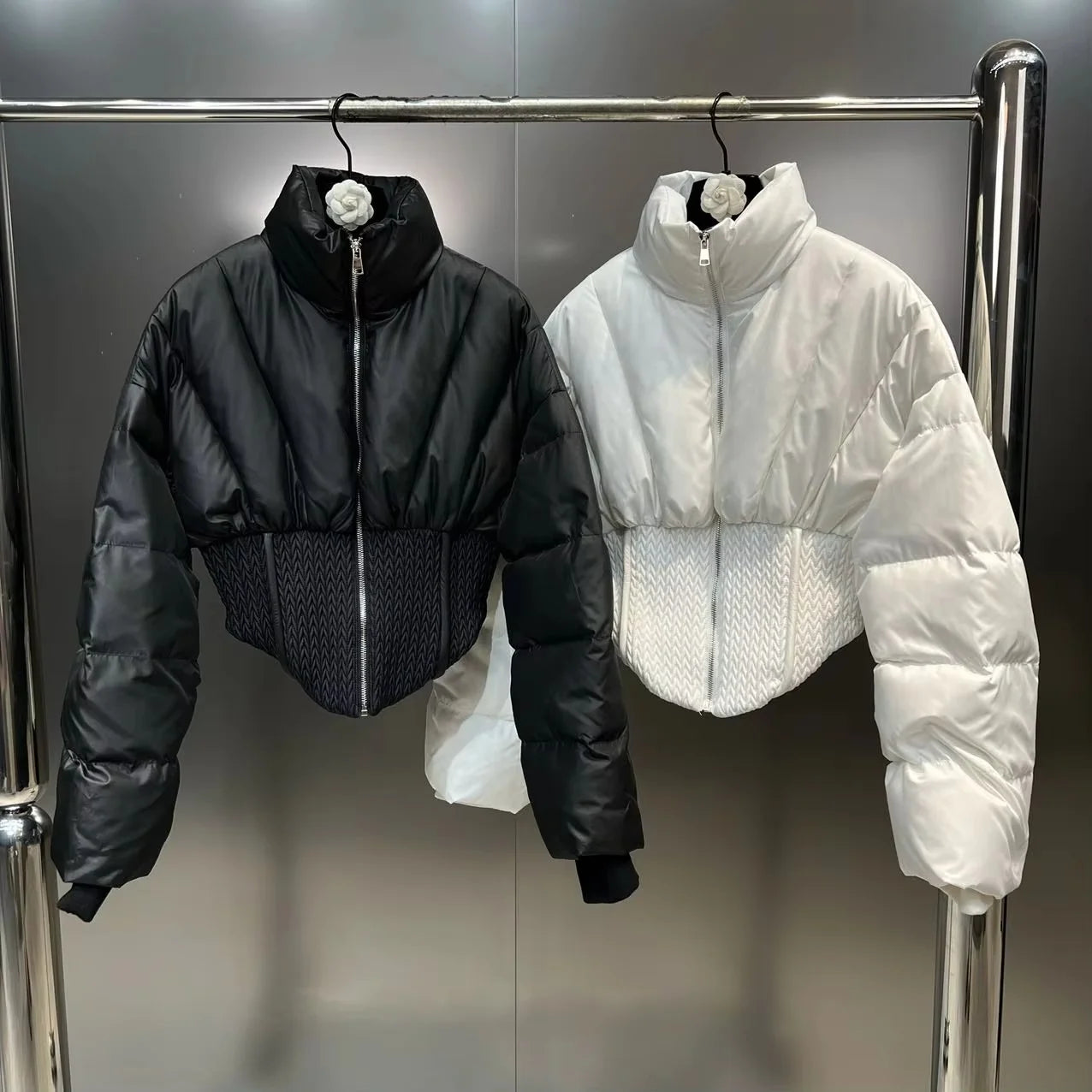 2025 Custom High Street Fancy Quilting Waist Winter Puffer Jacket Coat for Women Stand Collar Front Logo Popular Canvas Fabric