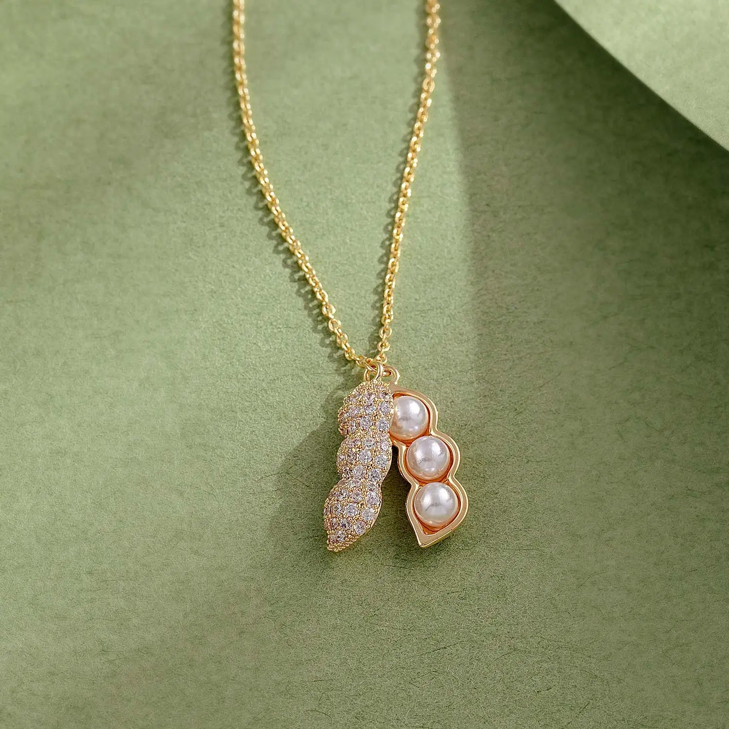 Funny Design Gold and Silver Plated Shining Zircon with Pearl Bean Pod Shape Pendant Necklace Trendy Collarbone Chain for Gift
