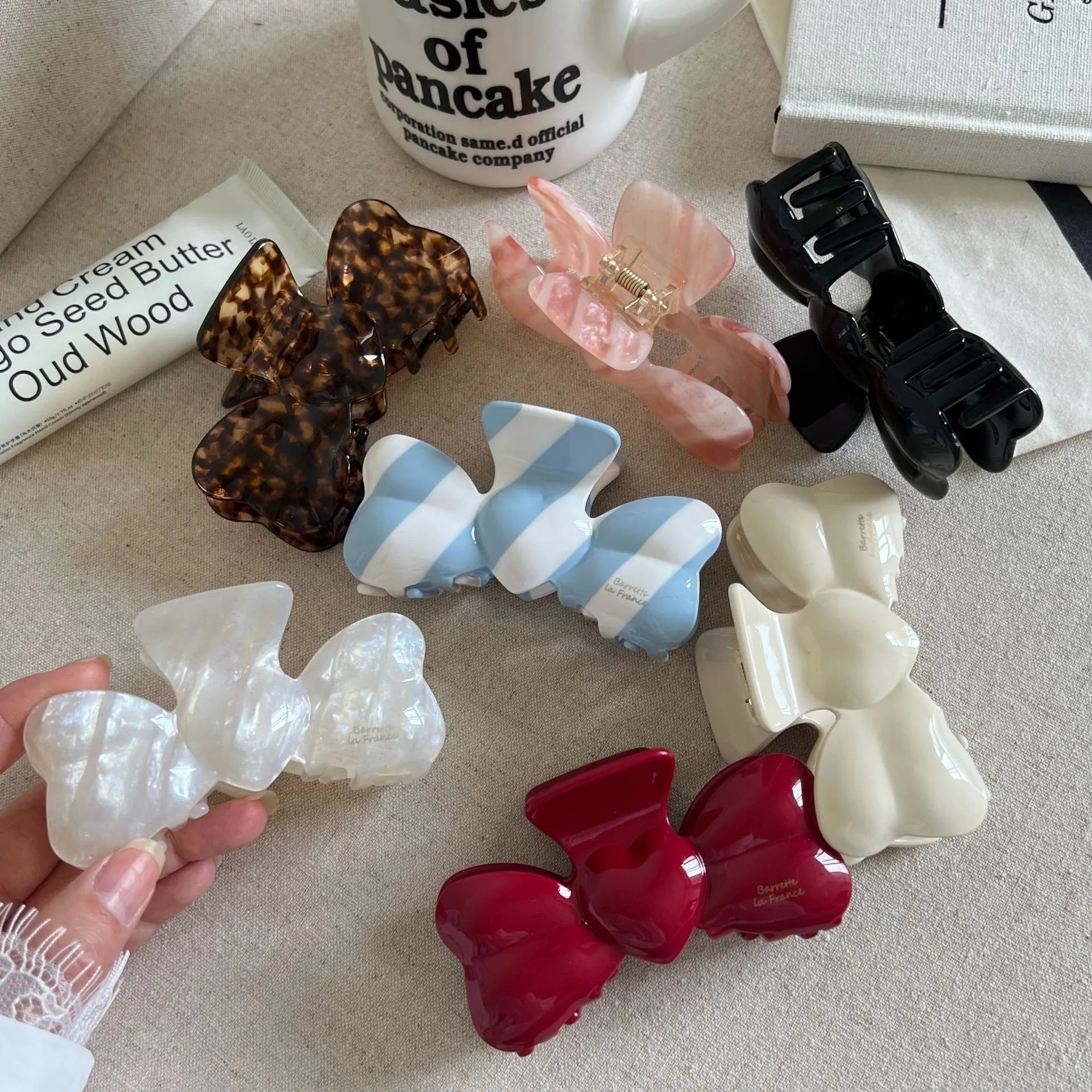 Cute Bow Color Block Acetate Hair Claw Clip for Women Boho Updo Bun Grip Accessory with Sweet Shark Design