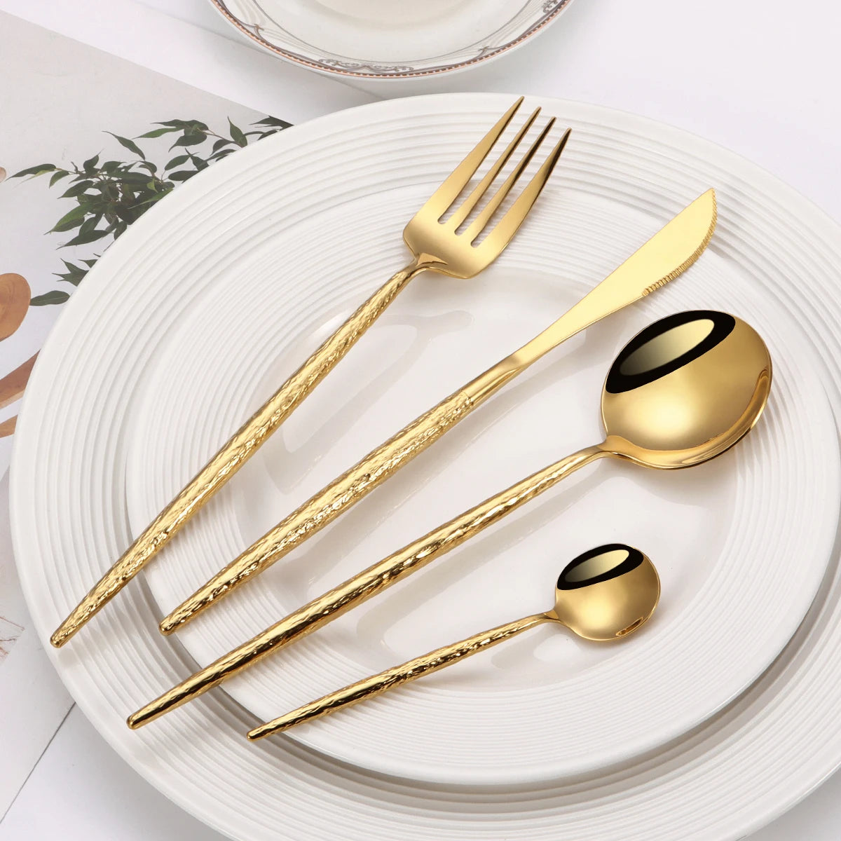 Modern Gold Stainless Steel Cutlery Set Hammered Handle Portuguese Tableware Set Metal Spoon Knife Fork for Hotel Parties