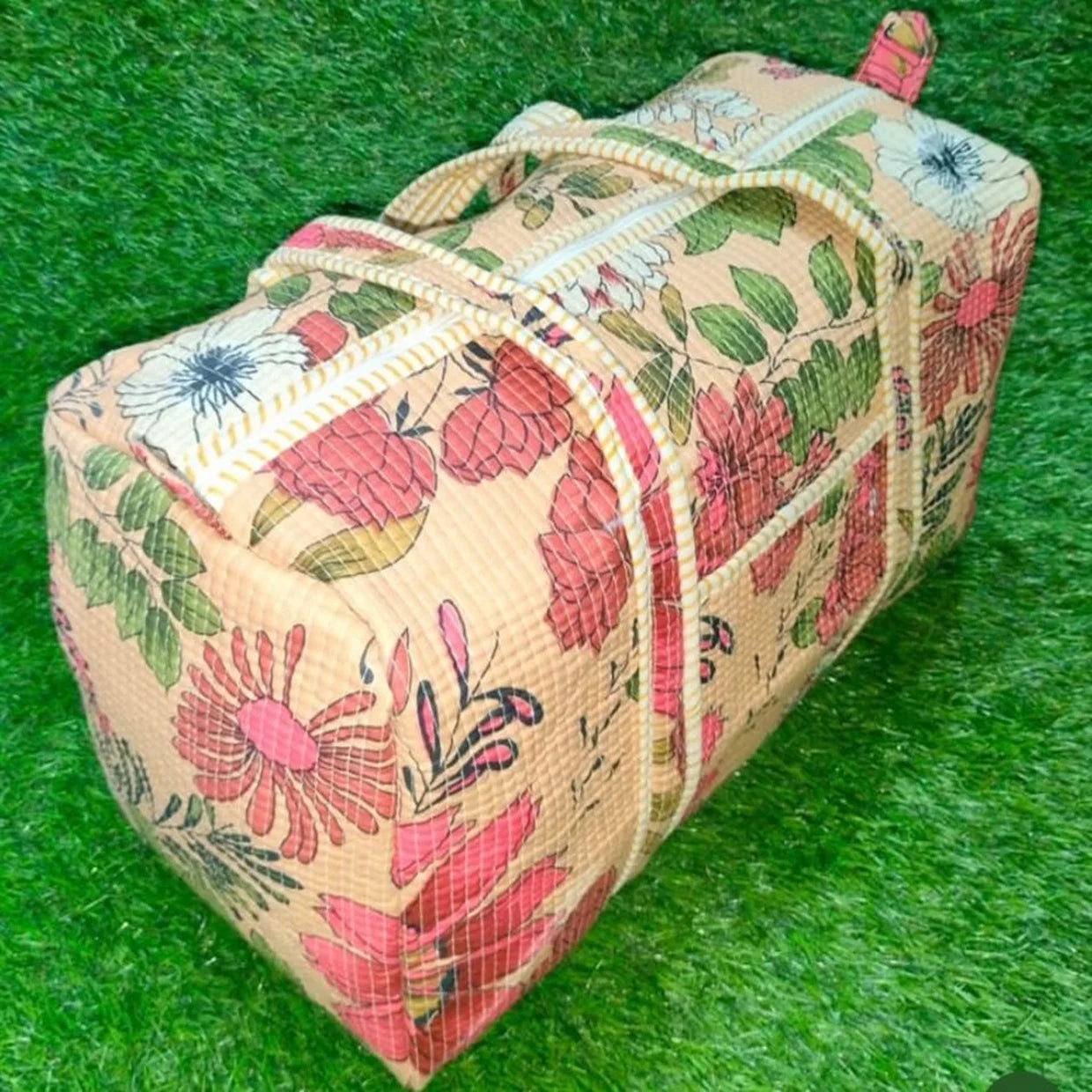Handmade Kantha Quilted Sport Duffel Bags Vintage Cotton Travel Bags India Patchwork Recycled Cotton Polyester Lightweight Large