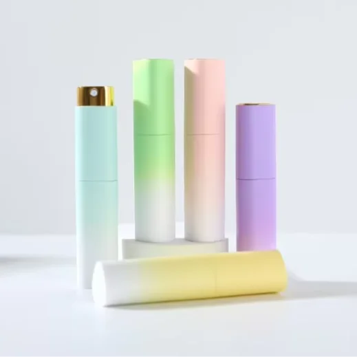 Luxury Rotated Aluminum Travel-Sized Refillable Essential Oil Perfume Bottle Pump Sprayer 0.01% Leak Rate ABS Plastic Triangular