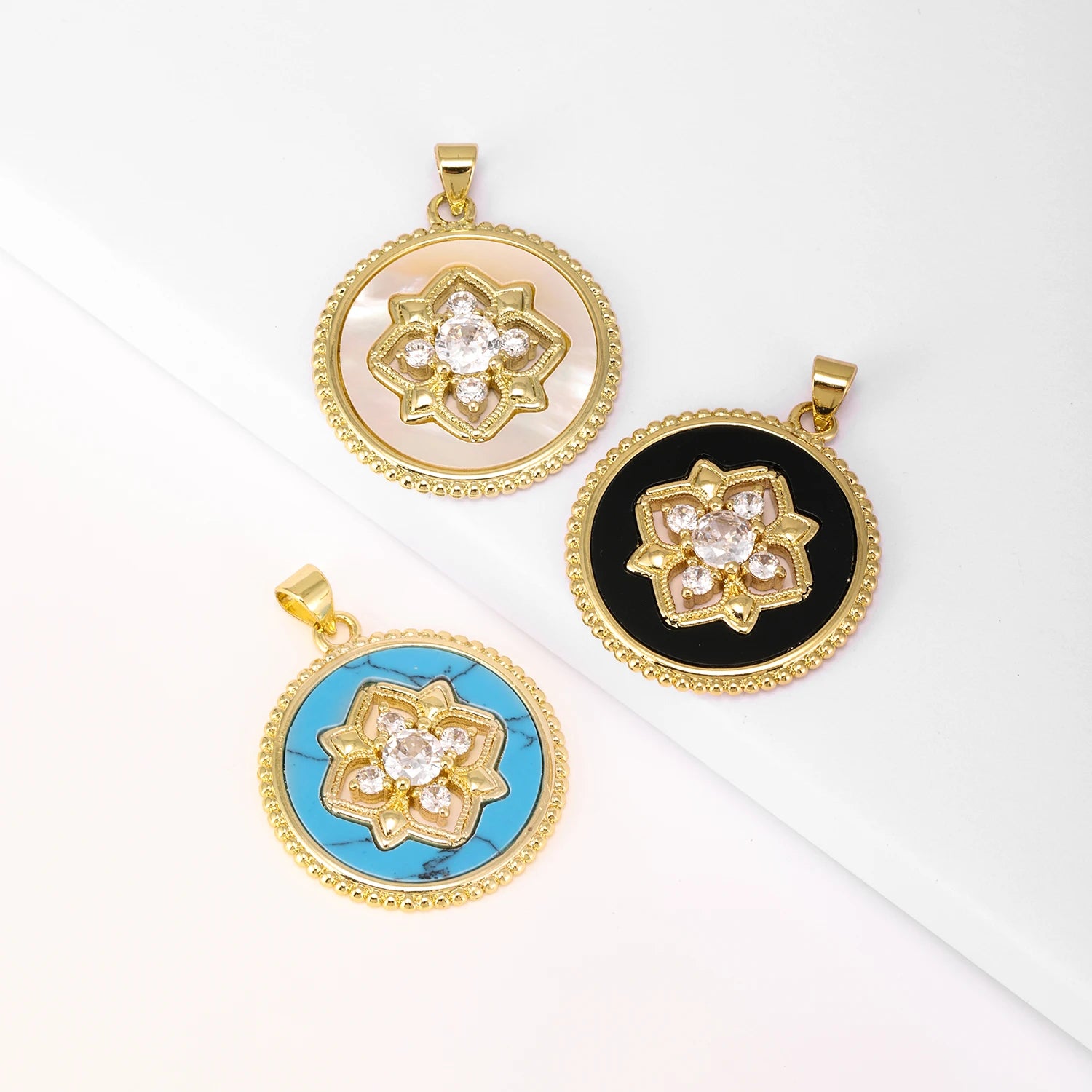 QIKU Wholesale Gold Plated Four Leaf Clover Zirconia Charms Vintage Jewelry Pendants for Necklace Making