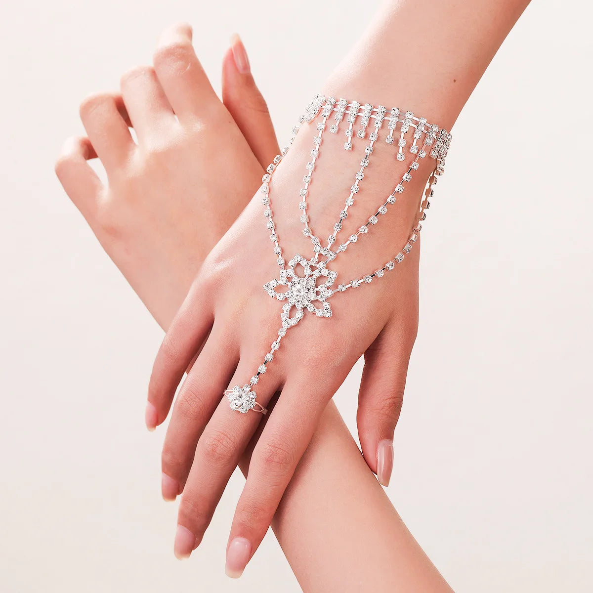 European&American Fashion Stainless Steel Jewelry Rhinestone Bow Bridal Integrated Chain Jewelry Finger Fashion Bracelets Women MegaBDM