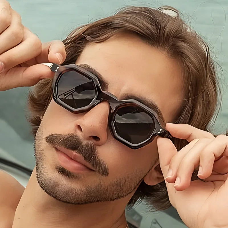 Logo Custom 2025 Retro Amber Rivets Punk Sun Glasses UV400 Polygon Small Square Sunglasses for Men Women