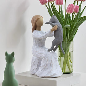 Wood Grain Resin Sitting Girl Lifting Cat Dog Statue Pet Bond Figurine 2 Sizes Nordic Home Decor Cat Dog Lover Desktop Gift