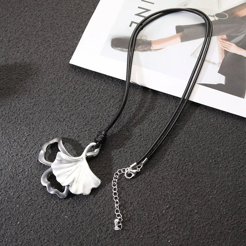 TongLing Vintage Necklace Exquisite Ginkgo Leaf Alloy Pendant Long Necklace for Daily Life