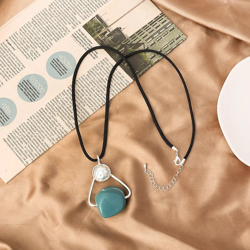 TongLing European Blue Resin Pendant Necklace for Women Retro Clothing Matching Jewelry