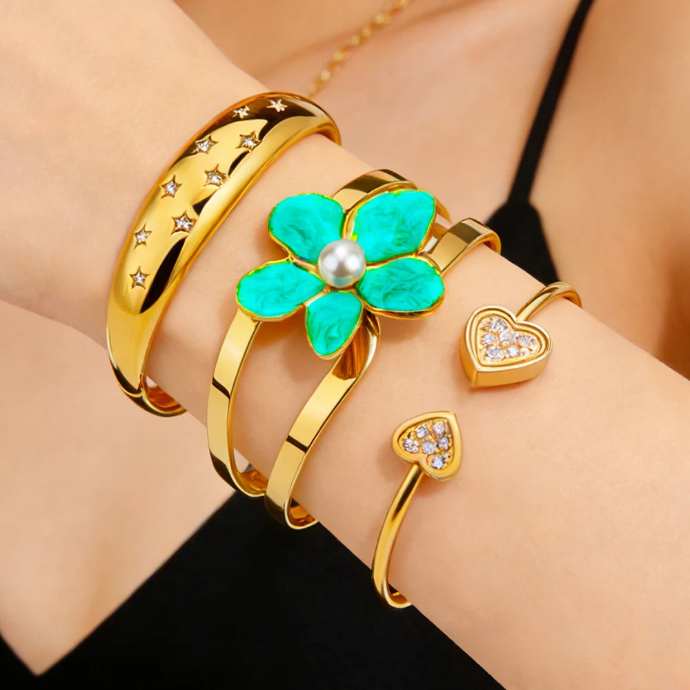 High-Quality Women's Accessories New Design Diamond-Studded Heart Five-Petal Flower Gold Stainless Steel Bracelet