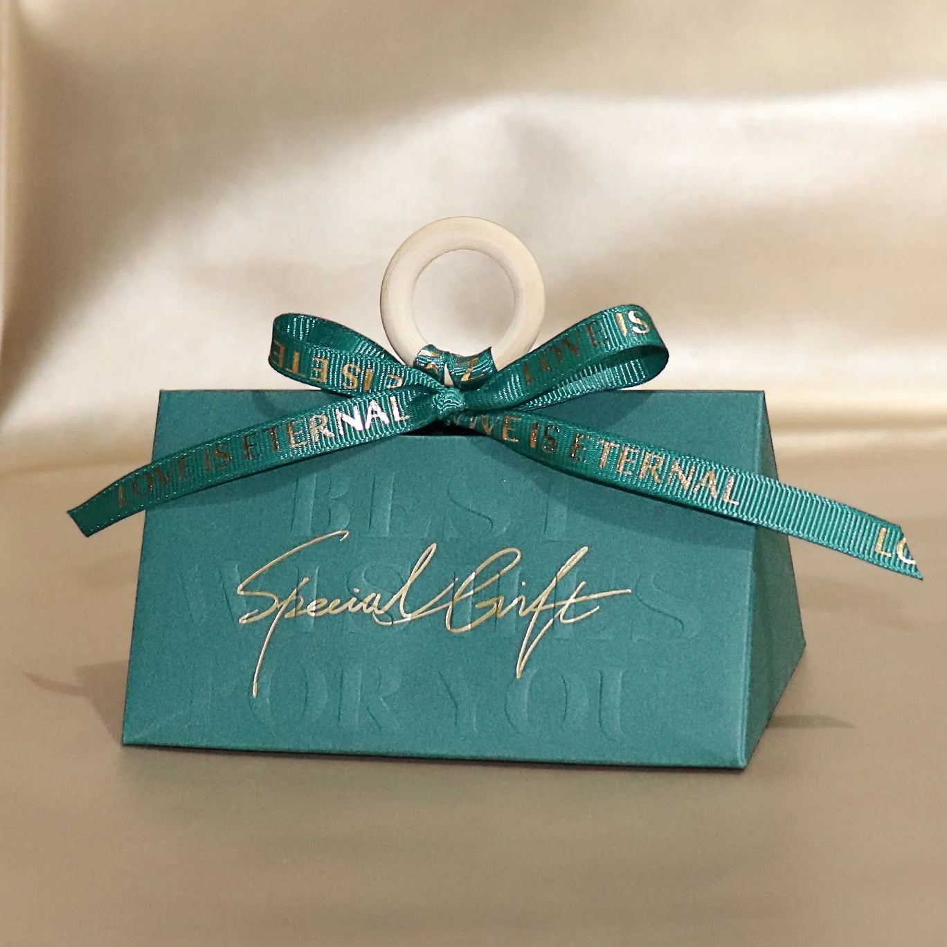 JUXINDA Luxury Handheld Triangle Wedding Candy Box with Wooden Ring Wedding Favor Box Wedding Banquet Candy Box