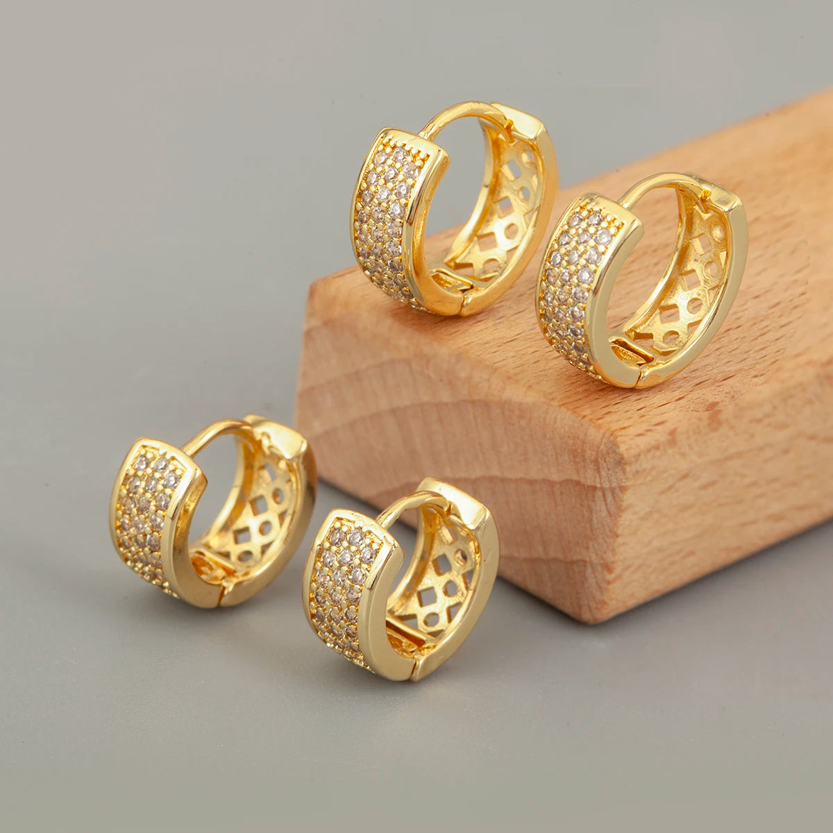 QIKU Wholesale Tarnish Free Gold Plated Cubic Zirconia Elegant Luxury Party Wedding Fancy Earrings for Women and Girls