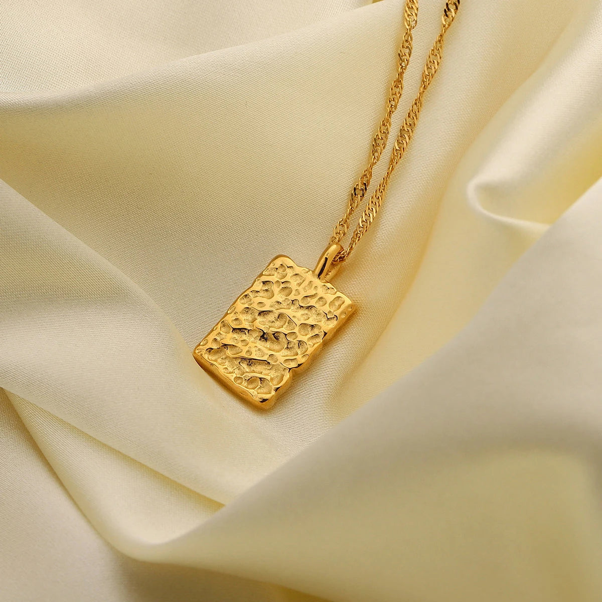Minimalist Stainless Steel Necklace Jewelry Women 18k Gold Plated Bump Texture Square Pendant Necklace