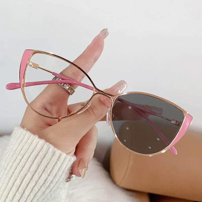 Custom Logo New 2025 Retro Lady Cat Eye Glasses Frame Computer Eyewear for Women Anti Blue Light Photochromic Glasses Women