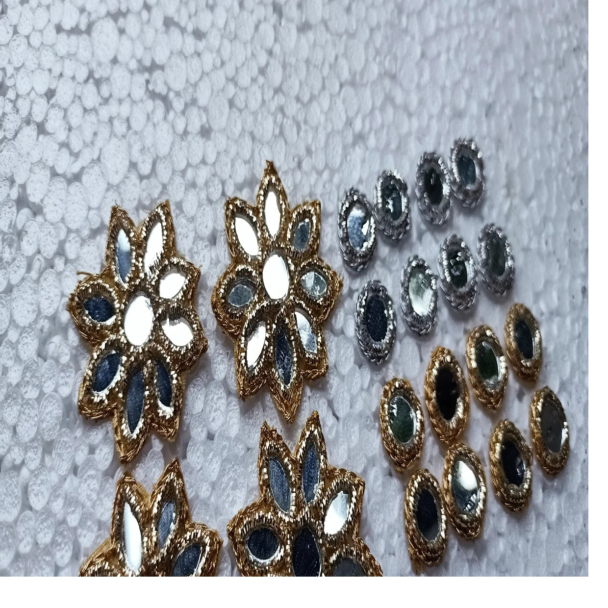 Custom Made Elegant Embroidered Waterproof Chenille Fabric Garment Embroidery Patches with Flower Motifs-Sew-On Style