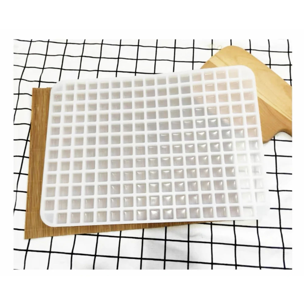 Hot Sale Eco-Friendly White Flat Bottom Silicone Chocolate Fudge Candy Baking Gummy Mold
