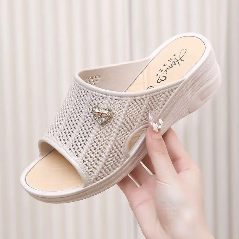 Women's Slide slippers Wholesale Summer Designer Beach Sandals Soft Sole Nonslip Versatile Home Shoes for Women & Ladies