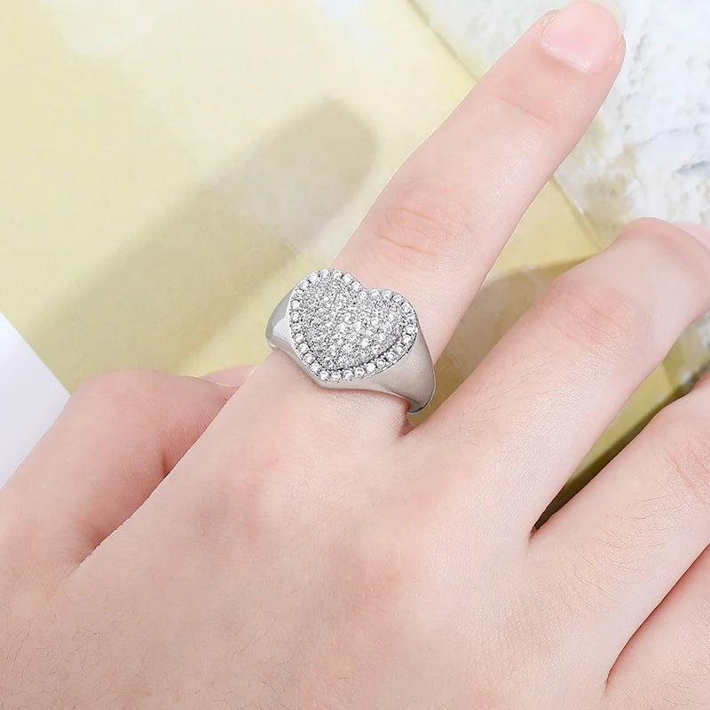 Hip Hop Unisex Lab Diamond Jewelry Claw Setting Zircon Iced Love Heart Rings Men Women Fashionable Gift with Drop Shipping