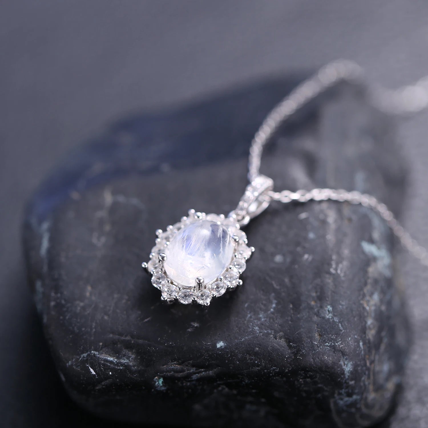 A3801 Custom Jewelry Solutions Oval Shape Cabochon Gemstone June Birthstone Natural Rainbow Moonstone Necklace
