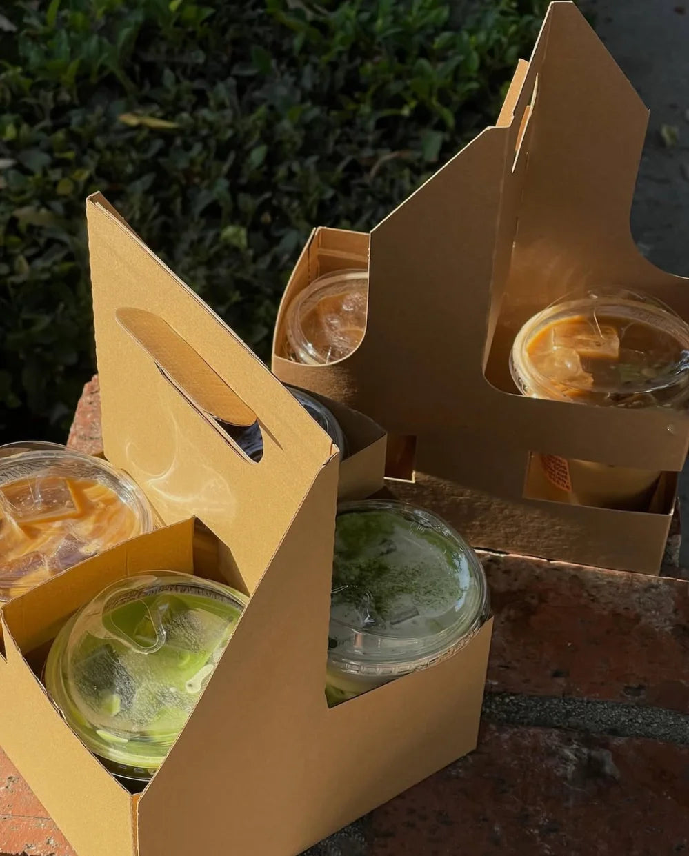 Eco-Friendly Drink Food Container Set Sustainable Materials for Coffee Tea Juice Soda Takeout Floral Paper Cup Holders Dividers