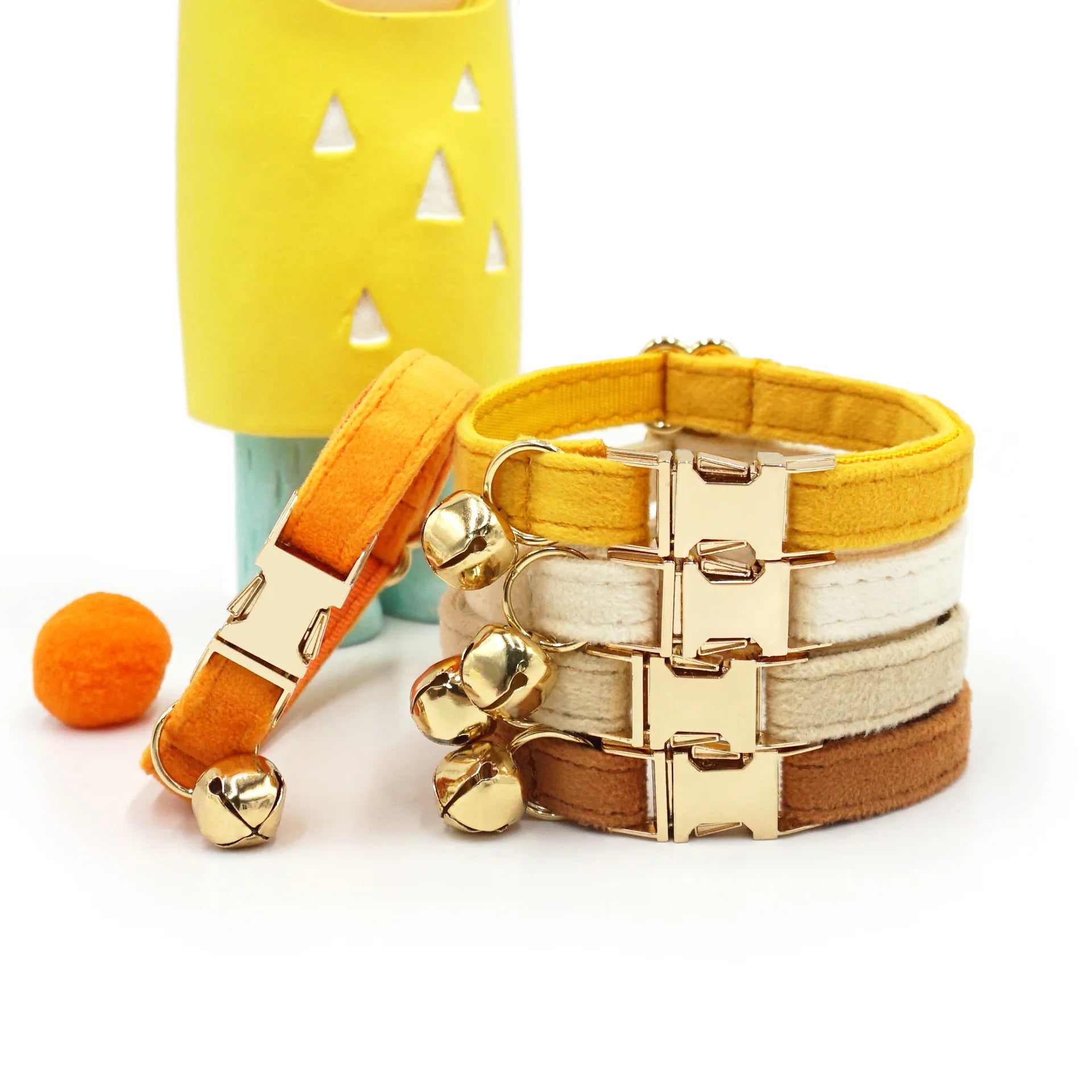 Personalized Stylish Fancy Velvet Pet Cat Collars with Bell and Engraved Gold Metal Buckle for Engraving
