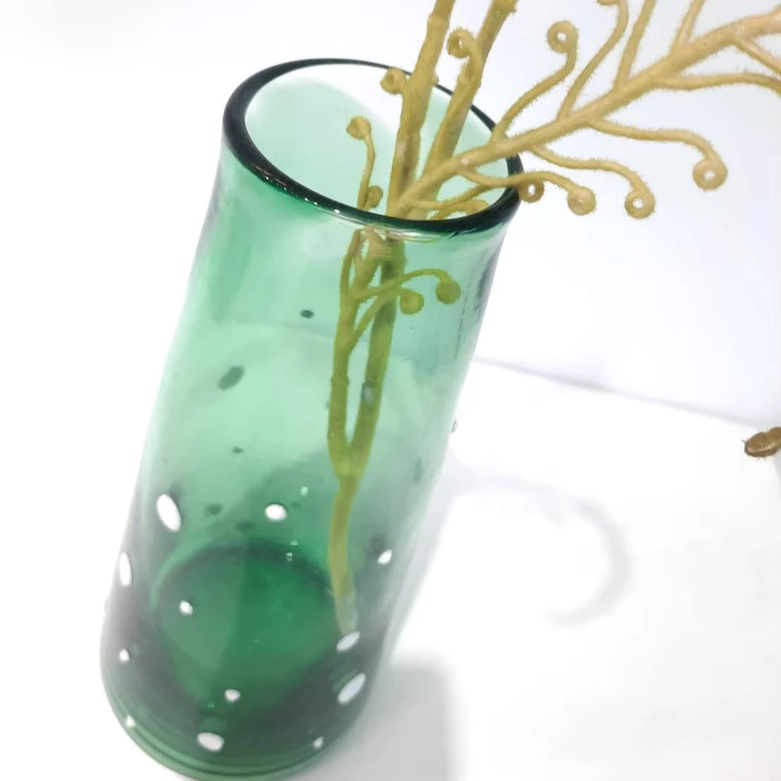 Hand Blown Art Deco Tabletop Glass Vase with Customized Color for Luxury Home Decor & Premium Glass Gifts