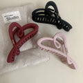 New Summer Hair Clips in Fresh Candy Colors Heart-shaped Plastic Hair Clips Cute Gentle Simple Versatile Claw Clips for Women