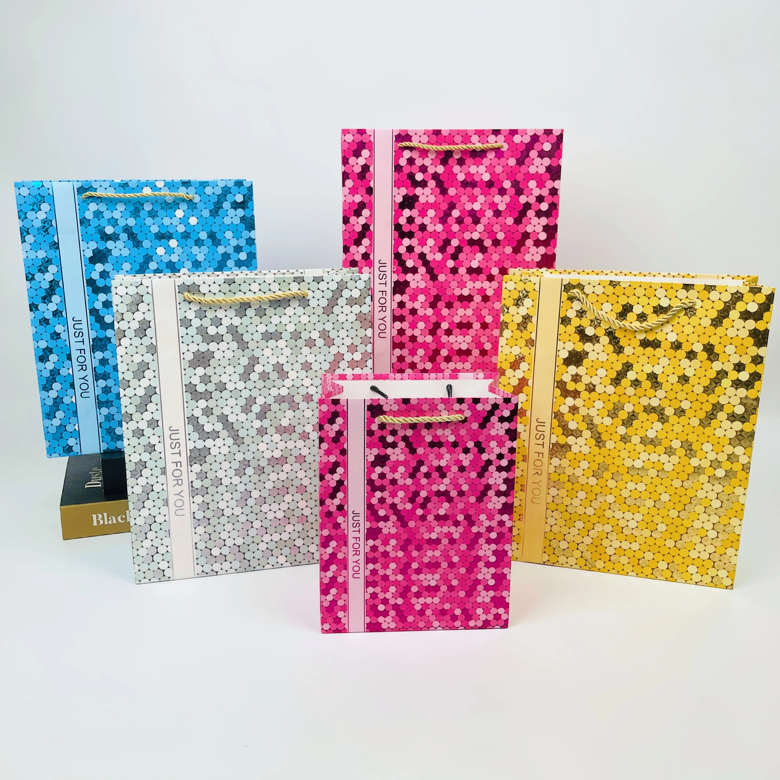 High-Quality Luxury White Card Paper Gift Bags for Retail Wholesale and Brand Packaging Premium White Card Paper Gift Bags