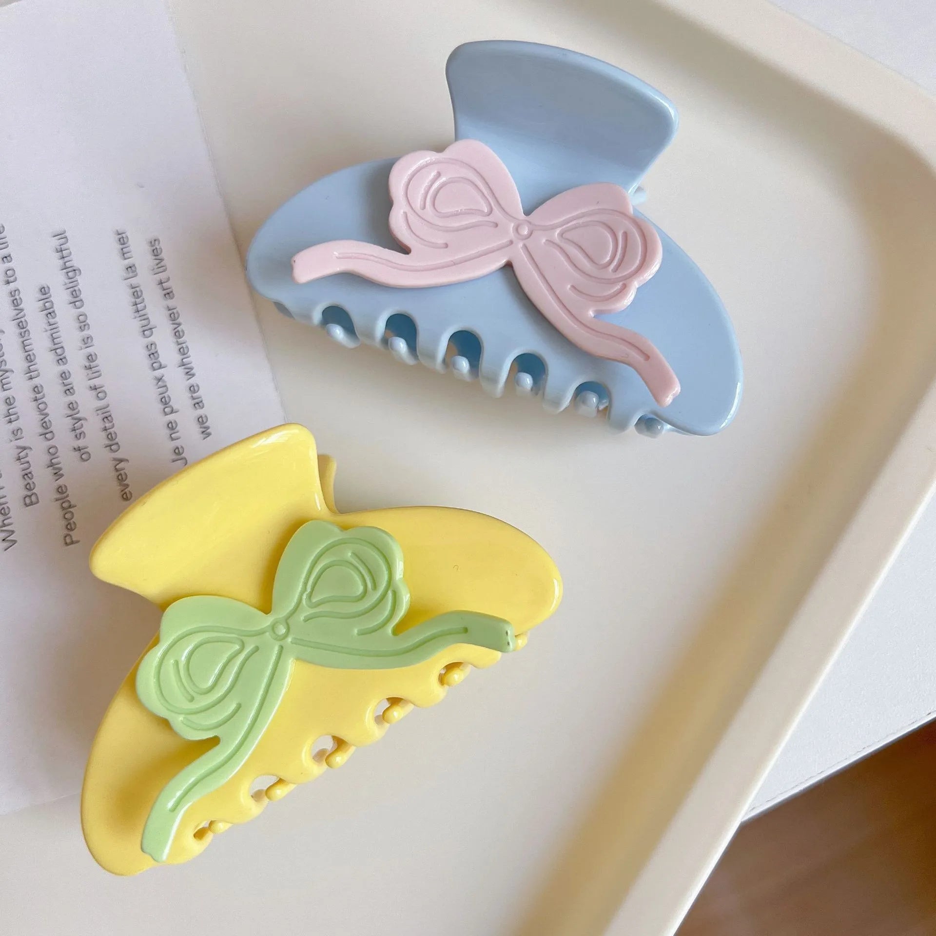 Cute Bow Color Block Acetate Hair Claw Clip for Women Boho Updo Bun Grip Accessory with Sweet Shark Design