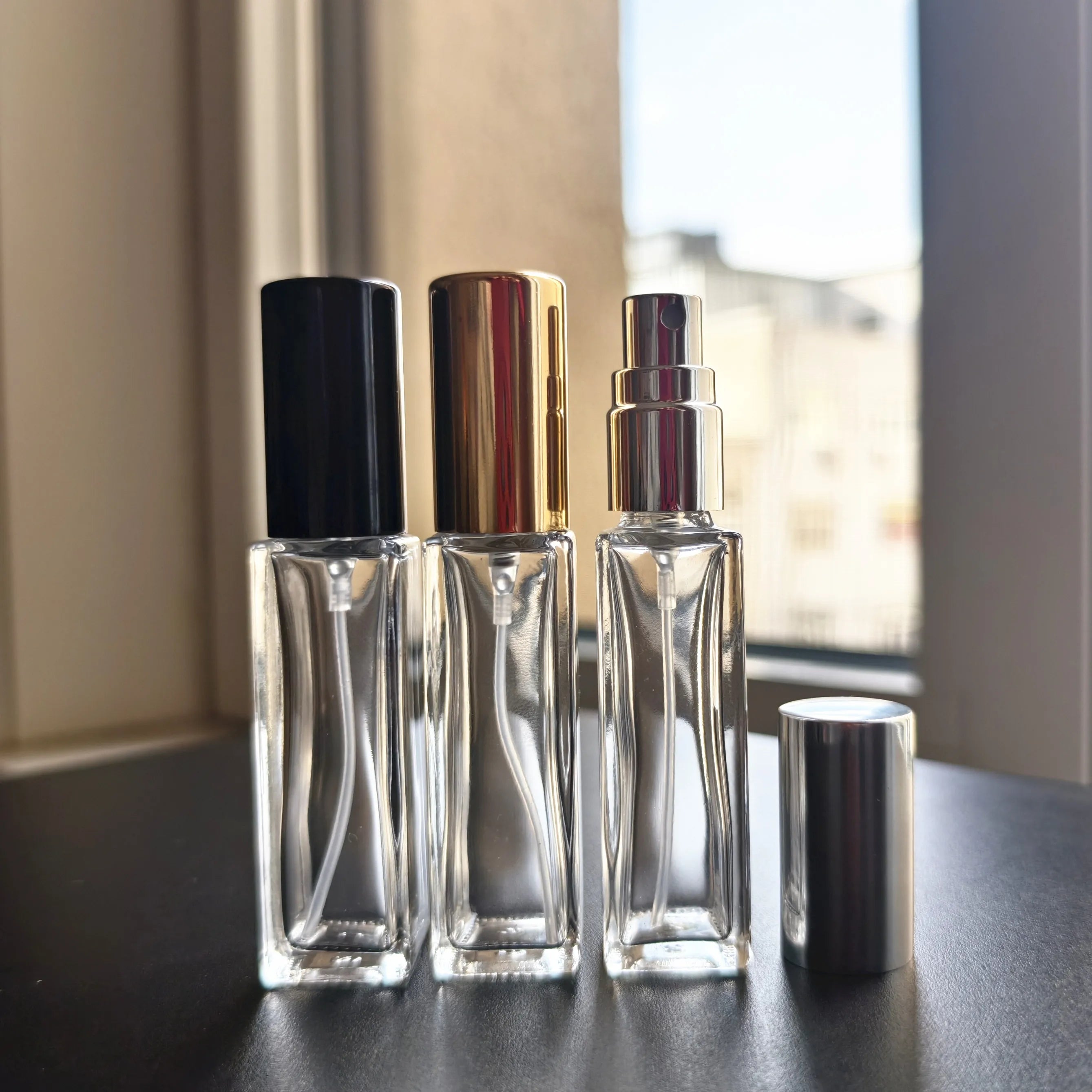 Luxury 10-30ml Glass Perfume Bottle Gold Finish Clear/Black Spray Options Carton Packing Pump Sprayer Screen Printing 100pcs