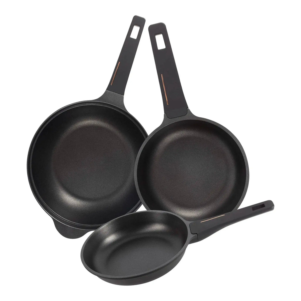 Bergner Set of 2 Frying Pans 20/24cm + Wok 30cm in Cast Aluminum Copper Black