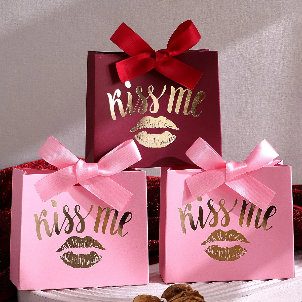 JUXINDA Luxury Valentine's Day Kiss Me Gift Packaging Boxes Wedding Red Heart Candy Boxes Engagement Party Supplies