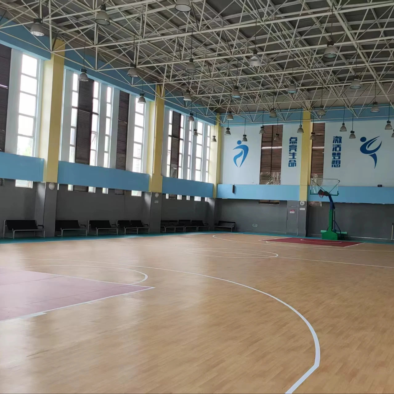 Enlio Professional Wood Grain PVC Sports Flooring - Anti-Slip Durable Surface for Basketball Courts Gym & Indoor Multi-Sport Use