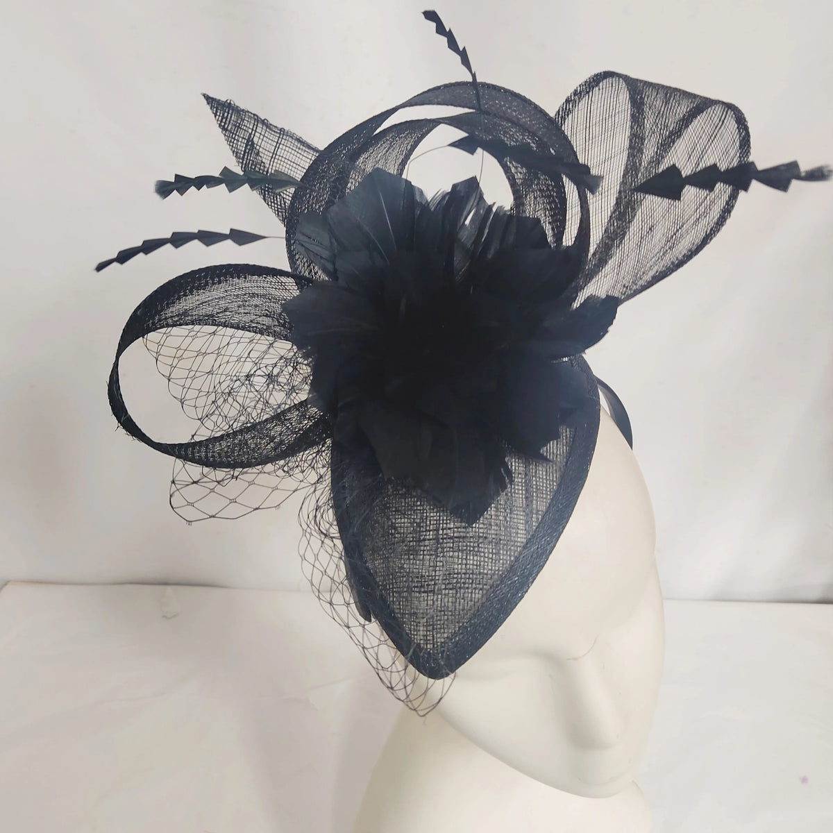 Classic Feather Veil Fascinator Hat for Formal Wedding Tea Party Church Races Beach Casual Ladies Headwear Bridal Accessories MegaBDM