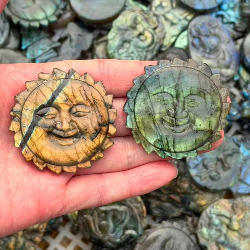 Hot Sale Small Sun Smile Face Carving Flash Labradorite Natural Stone Polished High Quality Feng Shui Decoration Gift
